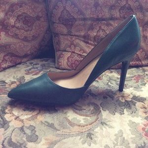 Beautiful Green Banana Republic Heels size 7 1/2!